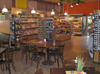 Autobahn_Tank-_und_Rastanlage_Restaurant