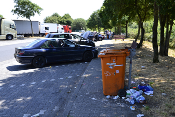 Autobahn Verkehrsminister Al-Wazir sammelt Mll Autobahnparkplatz illegale Mllentsorgung 09