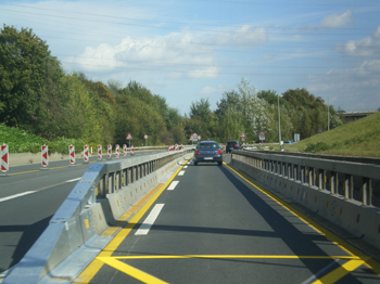 Autobahnbrcke A1 Rhein Kln Leverkusen Lkw-Schrankenanlage 179