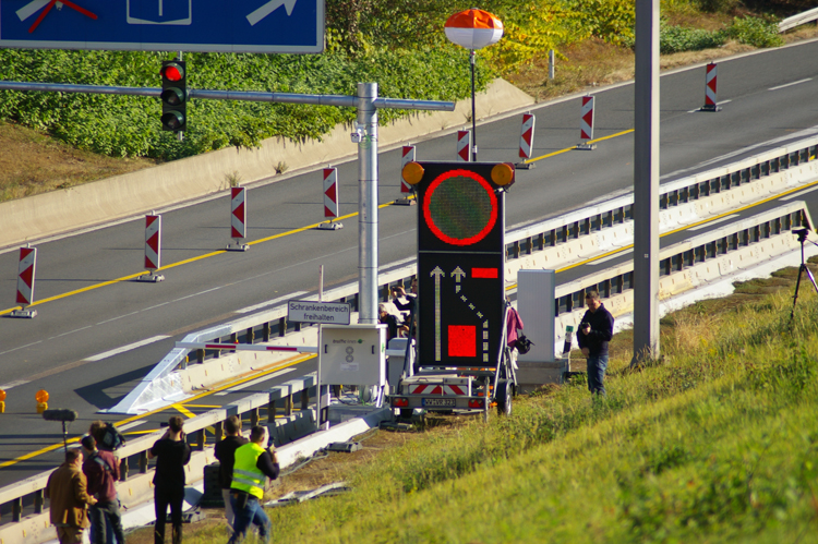 Autobahnbrcke A1 Rhein Kln Leverkusen Lkw-Schrankenanlage 36