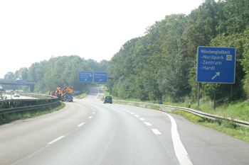 Autobahnmeisterei Arbeiten am Mittelstreifen 00