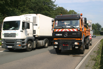 Autobahnmeisterei Arbeiten am Mittelstreifen 64