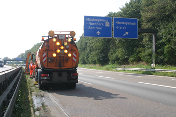 Autobahnmeisterei Arbeiten am Mittelstreifen 78