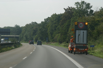 Autobahnmeisterei Arbeiten am Mittelstreifen  97