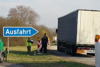 Autobahnpolizei Rheinbrücke Duisburg Neuenkamp Verkehrskontrolle 76