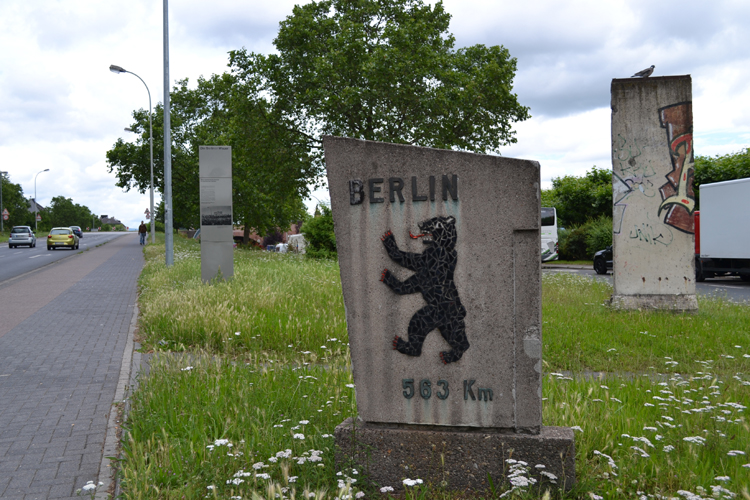 B9 Bundesstra�e Mainz Berliner B�r Kilometerstein