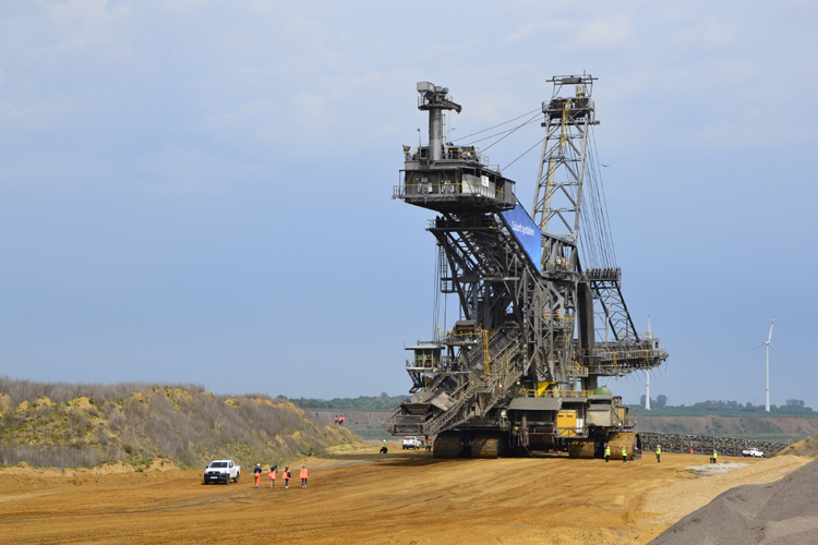 Baggerquerung Absetzer Riese auf Reisen Braunkohle Tagebau Garzweiler II Jüchen Neue Autobahn A44n 28