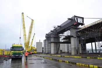 Brckenmontage A1 Leverkusen Rheinbrckenbau Hubtraverse Raupenkran Liebherr Brckenstahl 12