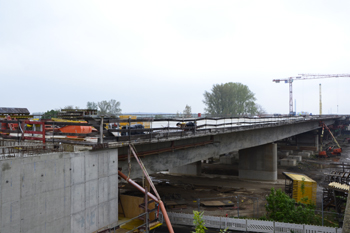 Brckenmontage A1 Leverkusen Rheinbrckenbau Hubtraverse Raupenkran Liebherr Brckenstahl 61