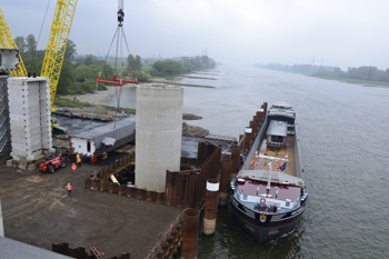 Brckenmontage A1 Leverkusen Rheinbrckenbau Hubtraverse Raupenkran Liebherr Brckenstahl 93