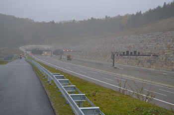 Bundesautobahn A4 Jagdbergtunnel Jena Freigabe Nordrhre Verkehrsumlegung Autobahntunnel Westportal 45