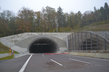 Bundesautobahn A4 Jagdbergtunnel Jena Freigabe Nordröhre Verkehrsumlegung Autobahntunnel Westportal 49