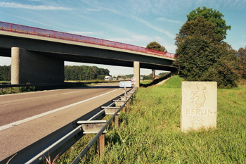 Bundesautobahn A8 Kilometerstein Berliner Bär Merklingen  Widderstall 3