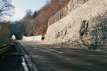 Bundesautobahn Drackensteiner Hang Albabstieg Nasenfelstunnel A 8 Autobahntunnel 13