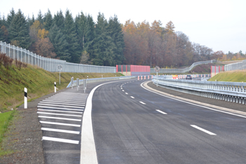 Bundesstraße B 50 neu Verkehrsfreigabe  Einweihung Wittlich Erden Longkamp Kraftfahrstraße Seitenstreifen 02