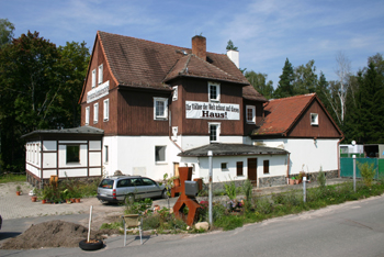 Erste Deutsche Autobahnraststätte Rodaborn Trpitis Bratwurst Rasthof Rastanlage Parkplatz 69