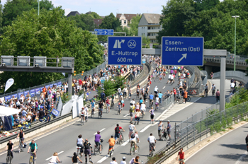 Essen Zentrum A 40 Ruhrschnellweg Still-Leben 6880