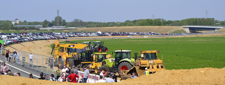 Großbaggerquerung Stahlkoloss Braunkohle Tagebau Garzweiler II Jüchen Neue Autobahn A44n Volksfest Rekultivierung 61