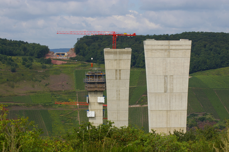 Hochmoselübergang Zeltingen Rachting Ürzig Moselbrücke Brückenneubau B50n Brückenpfeiler 24