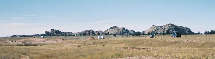 Interstate I-80 Highway USA Wyoming Tree in a Rock Parkplatz im MIttelstreifen 31