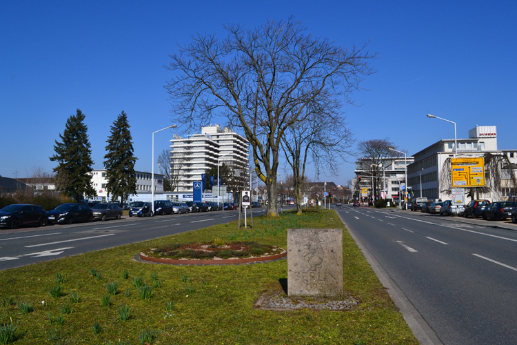 Kilometerstein Berliner B�r Darmstadt 4