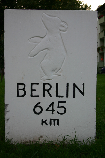 Kilometerstein Berliner B�r Schwetzingen