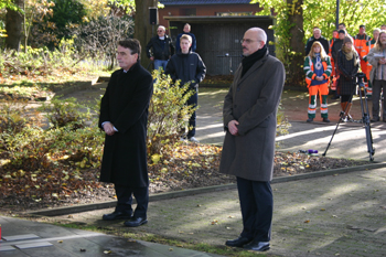 Kranzniederlegung_fur_verungluckte_Strassenwarter_Verkehrsminister_Michael_Groschek_Strassen.NRW_Winfried_Pudenz_60