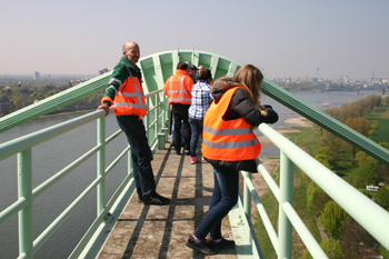 Mädchentag 2015 Girls Day Köln Rodenkirchen Rheinbrücke Autobahnbrücke Straßen NRW 42