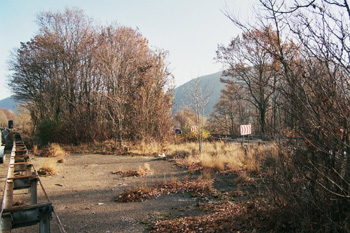 Mittelstreifen Fahrbahnteilung 12