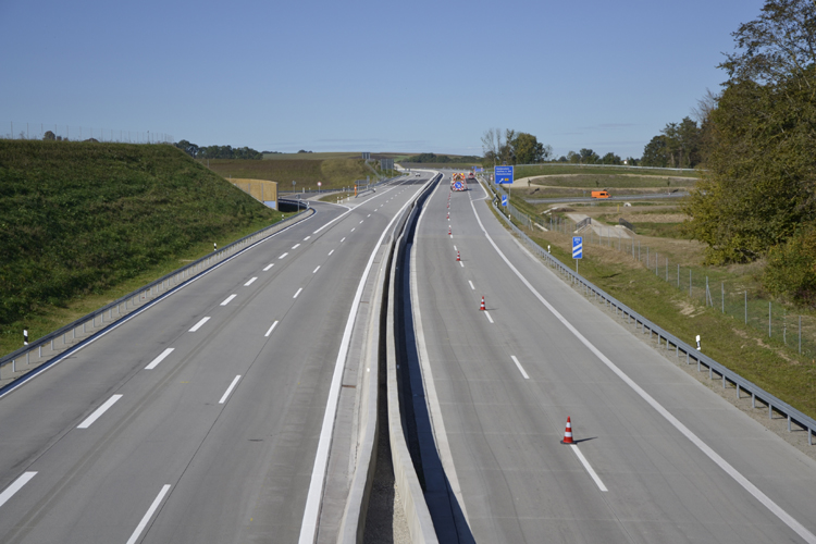 Neue Autobahn A94 Eröffnung erste Fahrzeuge Inbetriebnahme Verkehrsfreigabe Erstbefahrer Heldenstein 15