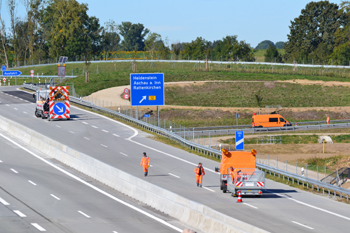 Neue Autobahn A94 Eröffnung erste Fahrzeuge Inbetriebnahme Verkehrsfreigabe Erstbefahrer Heldenstein 85