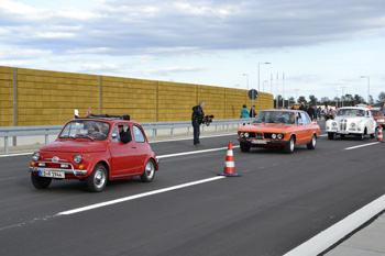 Oldtimer Korso Autobahn A94 Youngtimer Rundfahrt historische Fahrzeuge Kfz Pkw Fiat BMW 16