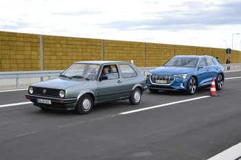 Oldtimer Korso Autobahn A94 Youngtimer Rundfahrt historische Fahrzeuge Kfz Pkw VW Golf Audi 10