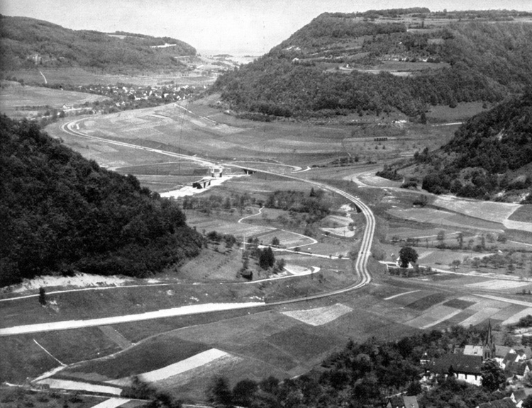 Reichsautobahn Drackensteiner Hang Albabstieg Drachenlochbrücke A 8 Autobahngeschichte Gosbach Mühlhausen im Täle Luftbild Fahrbahntrennung