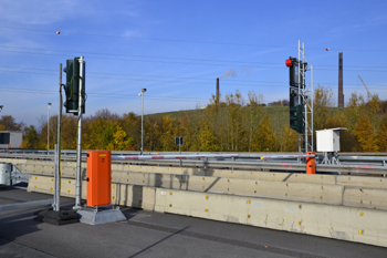 Rheinbrücke Duisburg Neuenkamp Autobahn A 40 Lkw-Wiegeanlage 30