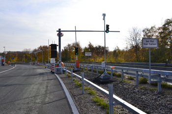 Rheinbrücke Duisburg Neuenkamp Autobahn A 40 Lkw-Wiegeanlage 38