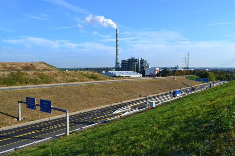 Rheinbrcke Leverkusen Kln Autobahnbrcke Lkw-Sperre Schrankenanlage 019