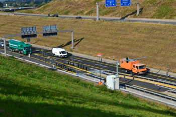 Rheinbrcke Leverkusen Kln Autobahnbrcke Lkw-Sperre Schrankenanlage 050