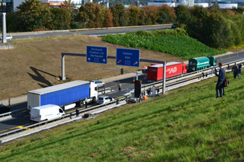 Rheinbrcke Leverkusen Kln Autobahnbrcke Lkw-Sperre Schrankenanlage 080