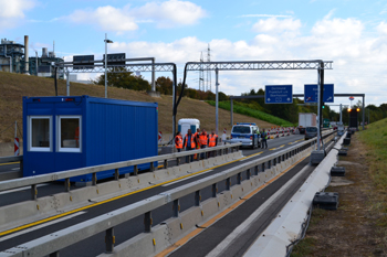 Rheinbrcke Leverkusen Kln Autobahnbrcke Lkw-Sperre Schrankenanlage 134