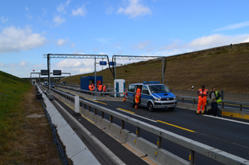 Rheinbrcke Leverkusen Kln Autobahnbrcke Lkw-Sperre Schrankenanlage 144