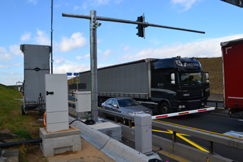 Rheinbrcke Leverkusen Kln Autobahnbrcke Lkw-Sperre Schrankenanlage 155