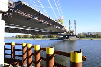 Rheinbrücke Neuenkamp Duisburg Autobahnbrücke Neubau Ruhrschnellweg A40 längste Schrägselbrücke 08
