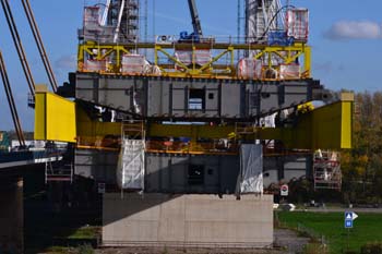 Rheinbrücke Neuenkamp Duisburg Autobahnbrücke Neubau Ruhrschnellweg A40 längste Schrägselbrücke 13