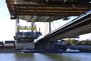 Rheinbrücke Neuenkamp Duisburg Autobahnbrücke Neubau Ruhrschnellweg A40 längste Schrägselbrücke 33
