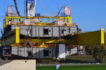 Rheinbrücke Neuenkamp Duisburg Autobahnbrücke Neubau Ruhrschnellweg A40 längste Schrägselbrücke 63
