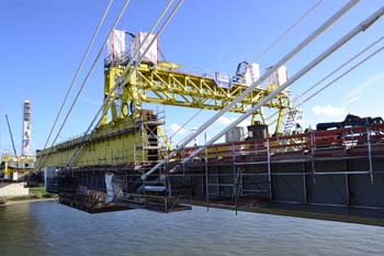 Rheinbrücke Neuenkamp Duisburg Autobahnbrücke Neubau Ruhrschnellweg A40 längste Schrägselbrücke 74