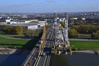 Rheinbrücke Neuenkamp Duisburg Autobahnbrücke Neubau Ruhrschnellweg A40 längste Schrägselbrücke 77
