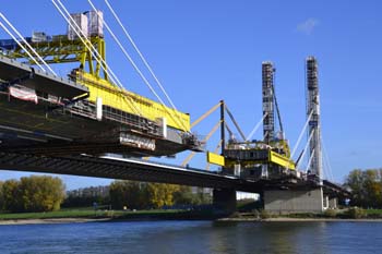 Rheinbrücke Neuenkamp Duisburg Autobahnbrücke Neubau Ruhrschnellweg A40 längste Schrägselbrücke Freivorbau 14