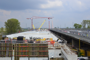 Stahlbrücke Hohlkasten Rheinbrückenbau Stahlverbundkonstruktion Hauptträgersegmente Stahlbauteile 208